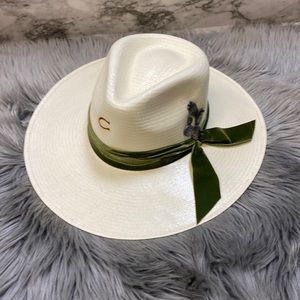 Charlie 1 horse hats to handle straw hat